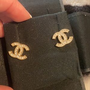 100% AUTHENTIC CHANEL EARRINGS ✨